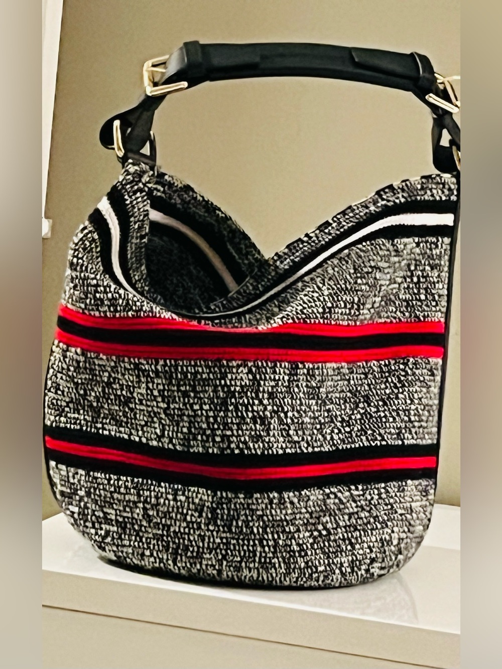 Beautiful Cesta Collective shoulder bucket bag in Pristine condition